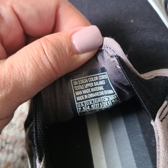 Bob's memory foam slip-on sneakers - Picture 3 of 3